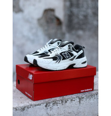 Жіночі кросівки New Balance 530 black white