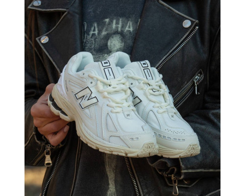 Демисезонные кроссовки New Balance цвет белый