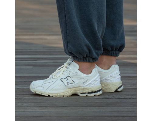 Демисезонные кроссовки New Balance цвет белый