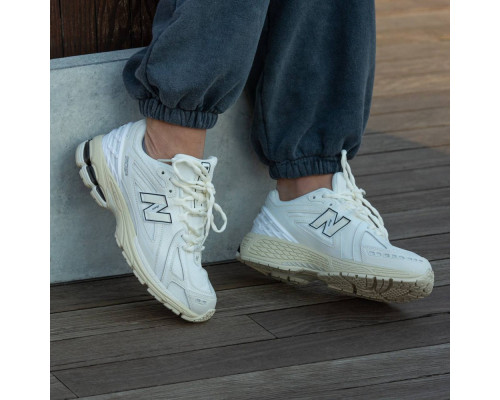 Демисезонные кроссовки New Balance цвет белый