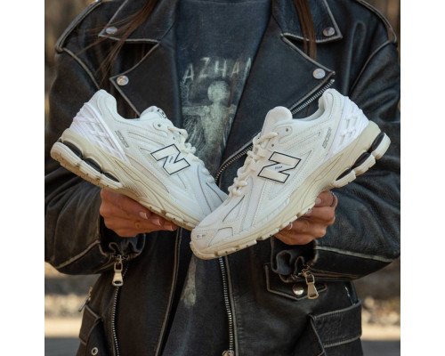 Демисезонные кроссовки New Balance цвет белый