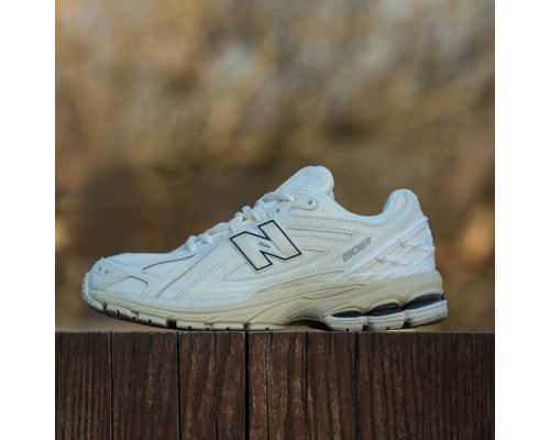 Демисезонные кроссовки New Balance цвет белый