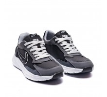 Демисезонные кожаные кроссовки Nike цвет серый/черный/белый