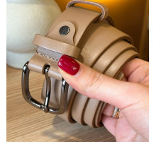 Шкіряний жіночий ремінь в бежевому кольорі 3588