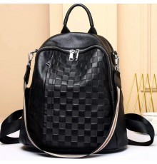 Шкіряний жіночий рюкзак з тисненням 32х27х16, сумка наплічна з шахматним візерунком, чорна
