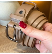 Шкіряний жіночий ремінь в бежевому кольорі 3588