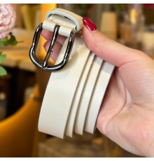 Шкіряний жіночий ремінь в білому кольорі 6231